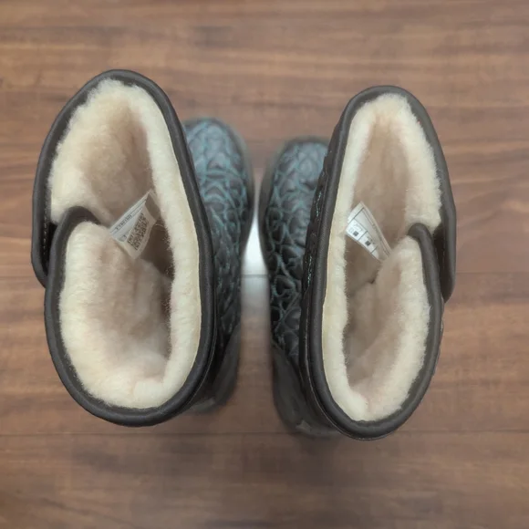 UGG Girls Boots - Picture 5 of 11